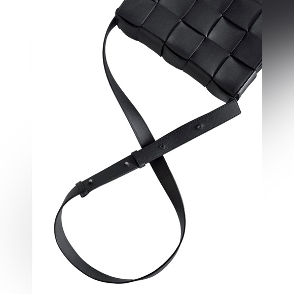 Bottega Veneta Intrecciato Cassette Bag (black calfskin leather) - Picture 8 of 10